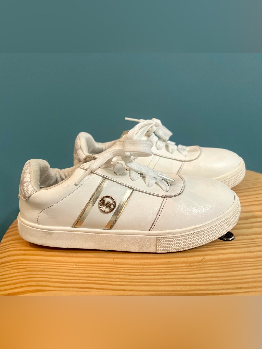 Michael Kors Kids White Gold MK Logo Sneakers Size 1
